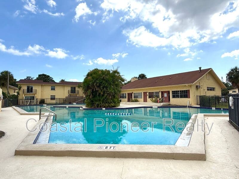 Tampa Townhome: 7573 Abonado R