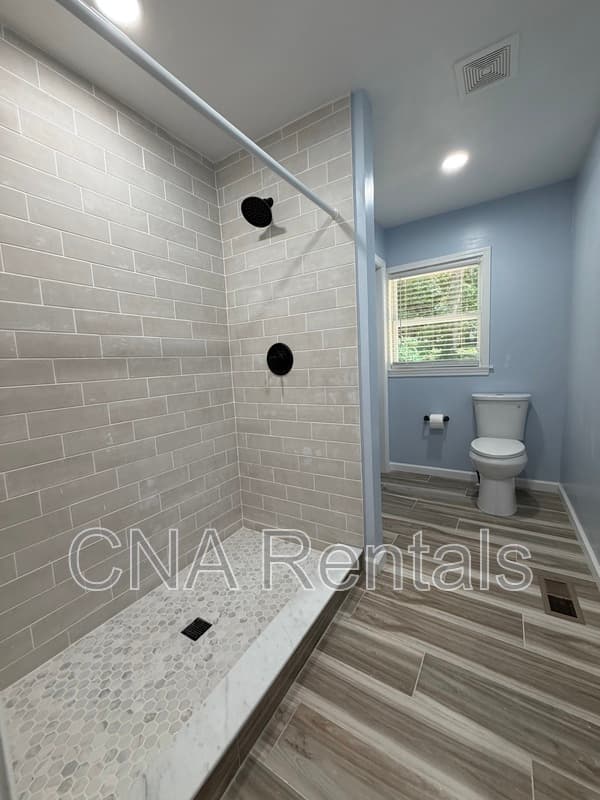Smyrna House: 2047 Benson Ave SE