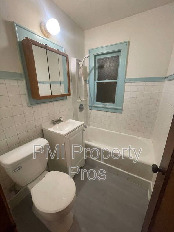 Cudahy Condo: 3432 E Cudahy Ave