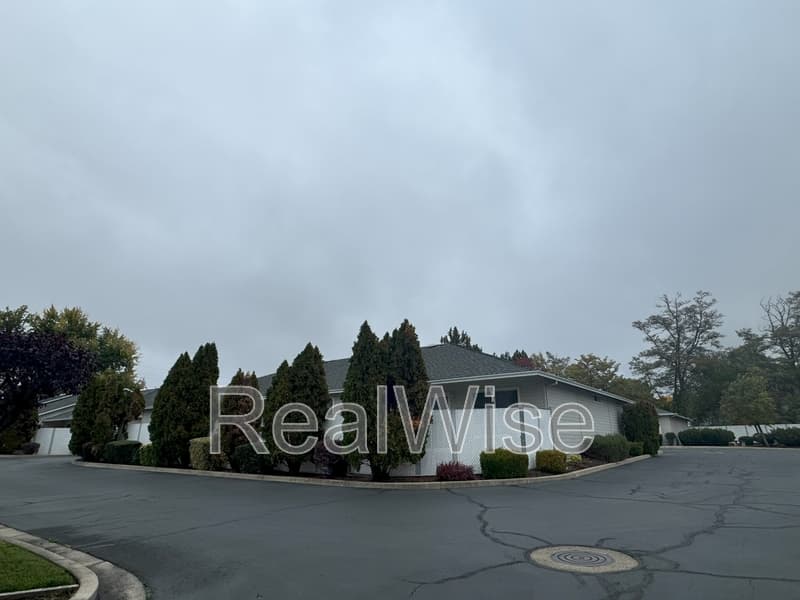 Medford Townhome: 1221 Skeeters Ln