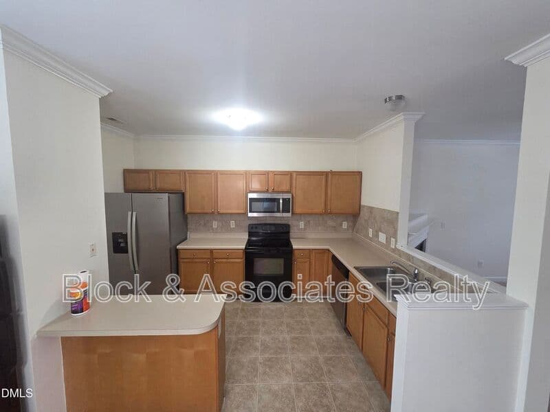 Raleigh House: 8346 Glenwood Springs Ct