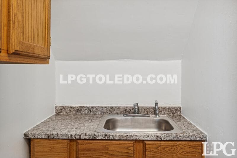 Toledo Condo: 3843 Peru St
