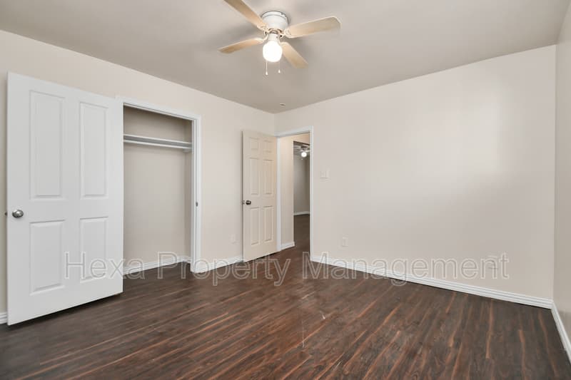 Houston Condo: 4207 Phlox St
