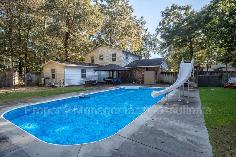 Huntsville House: 6604 Willow Ridge Road Northwest