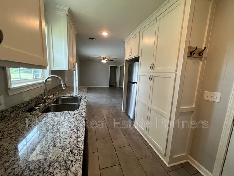 Petal House: 105 Griffith Dr
