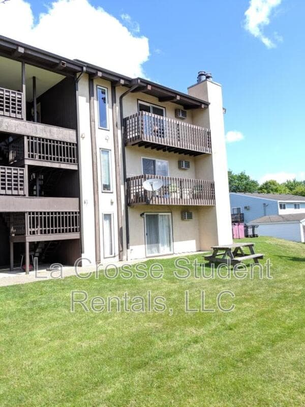 La Crescent Apartment: 619 Welshire Drive