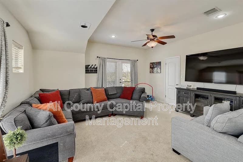 Lakeway House: 101 Cheerful Court