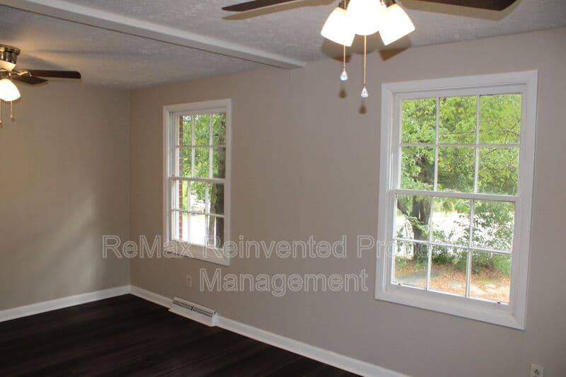 Aiken House: 3328 Vaucluse Rd.