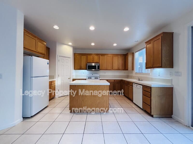 Fairfield House: 5085 Lockie Ln