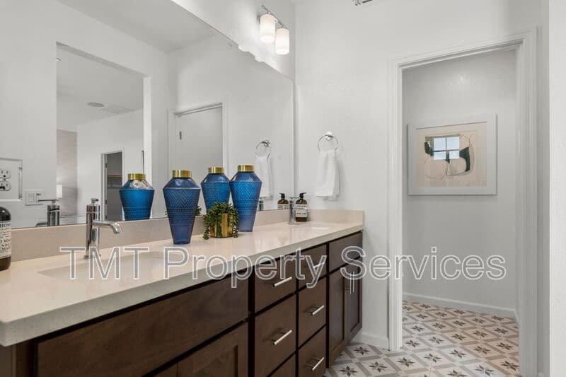 Sacramento Townhome: 31 Advantage Court
