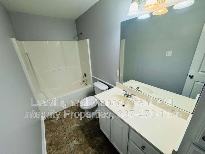 Lafayette House: 127 Country Living Dr