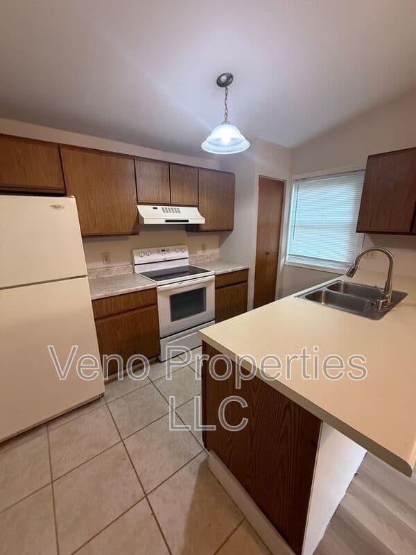 Ballston Spa House: 50 Wake Robin Road