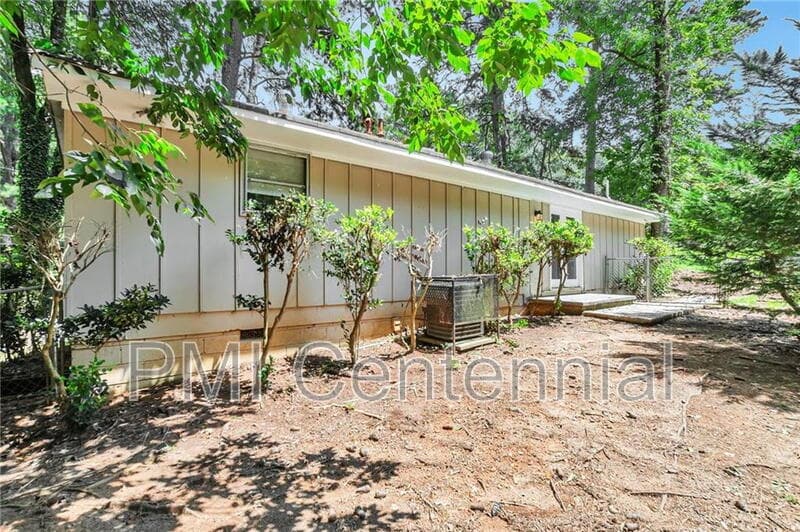 Forest Park House: 484 Evergreen Drive