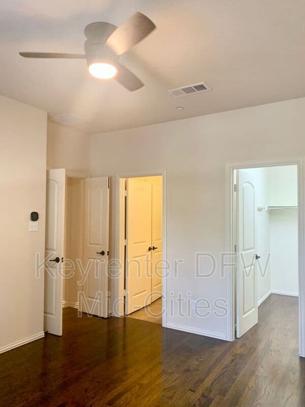 Irving House: 6463 Las Colinas Blvd