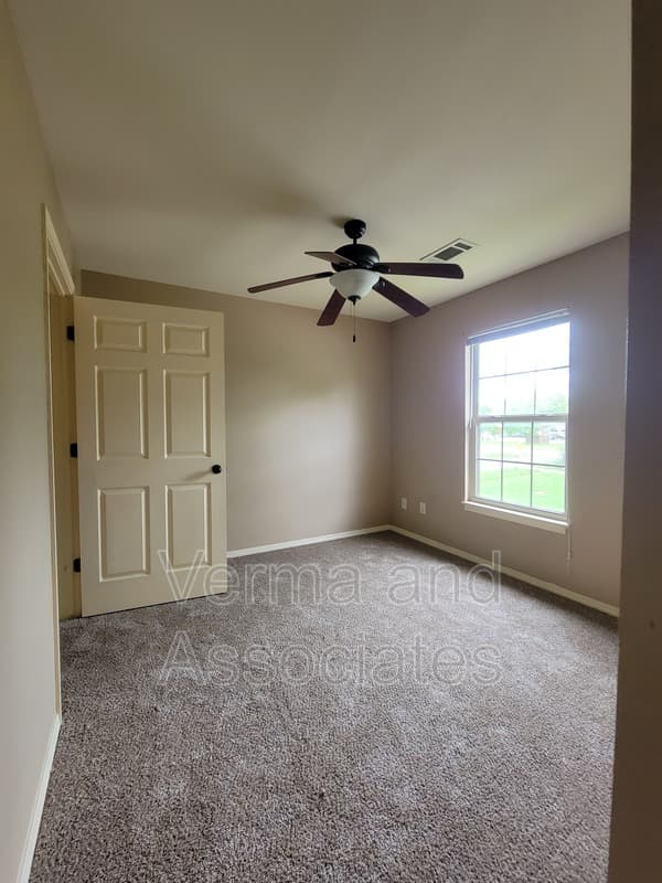 Centerton Townhome: 192 Fair St