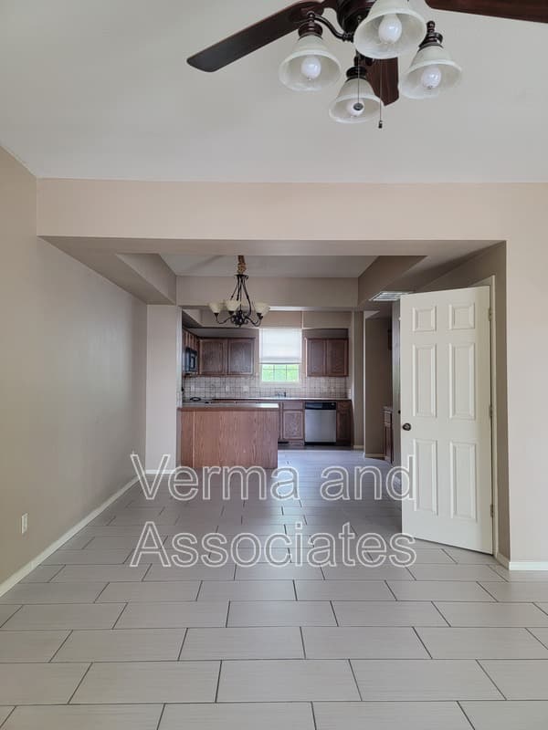 Centerton Townhome: 192 Fair St