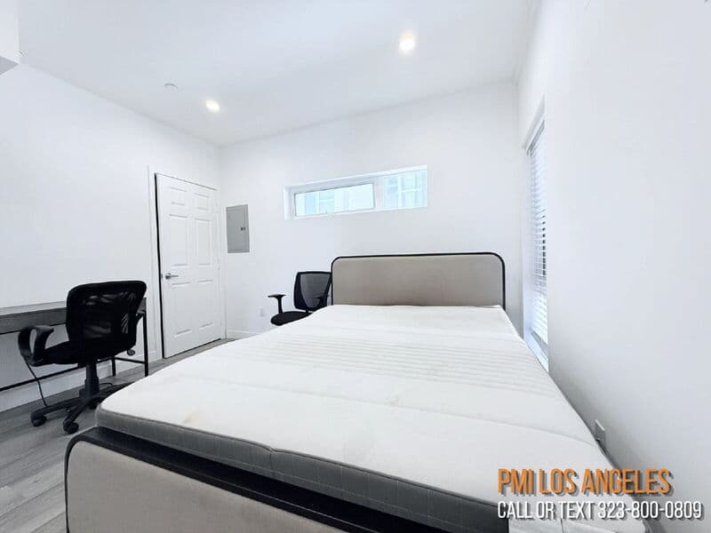 Los Angeles Condo: 1260 1/2 Leighton Avenue