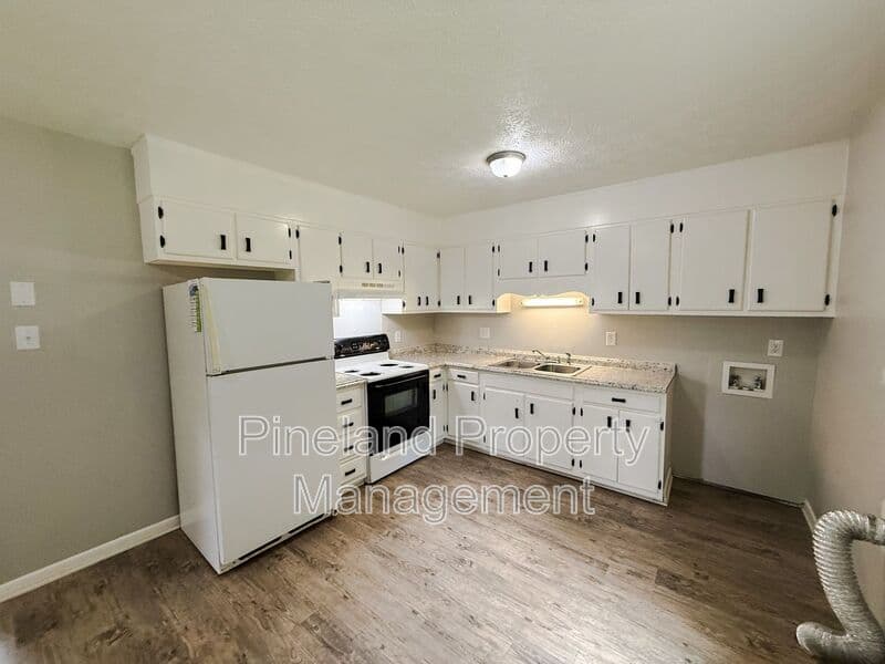 Fayetteville House: 2233 Delta Dr