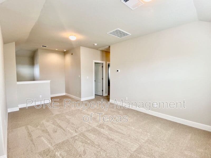Georgetown House: 204 Riverhill Cv