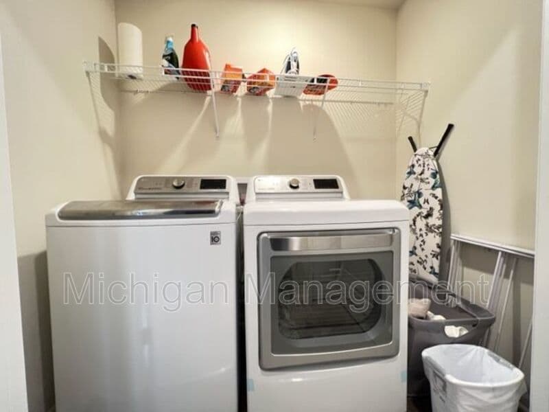 Plymouth Condo: 263 N Sydney Ct