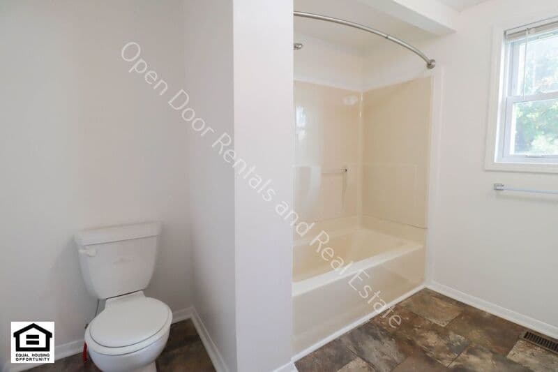 Auburn House: 1801 Dallas st