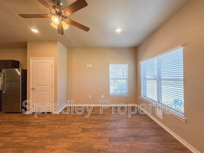 Belton Townhome: 1045B Hibiscus Dr