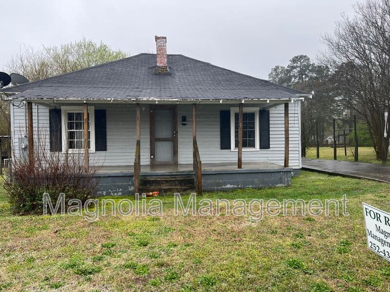 Henderson House: 610 Mason St