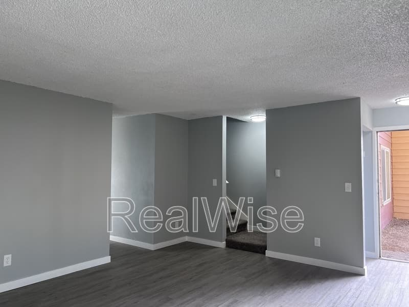 Portland Townhome: 2349 SE 135th Ave