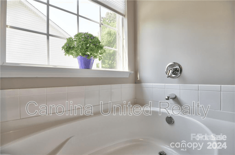 Cornelius House: 19243 Kanawha Dr