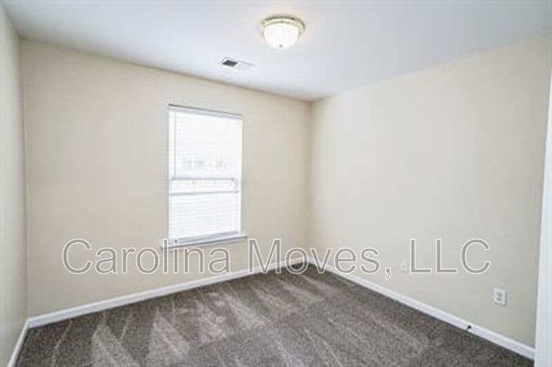 Taylors House: 302 Shellbark Drive