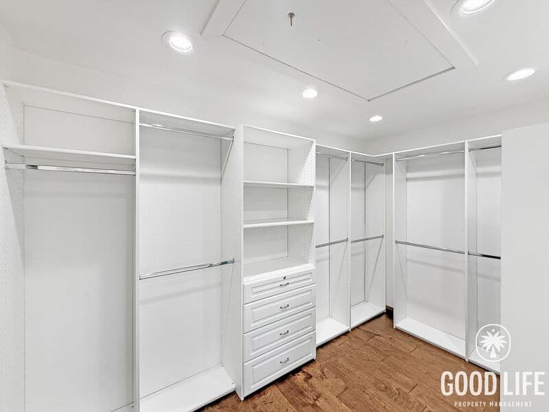 Corona House: 9250 Beazley Ln