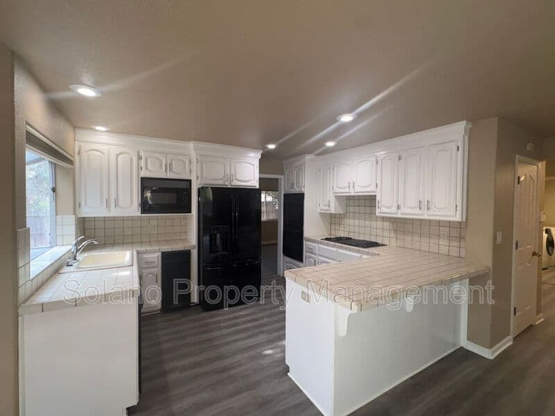 Fairfield House: 3426 Glen Ellen Dr