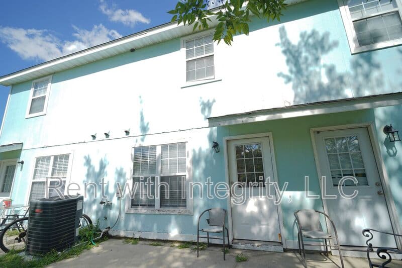 Tallahassee House: 2414 Manzanita Court