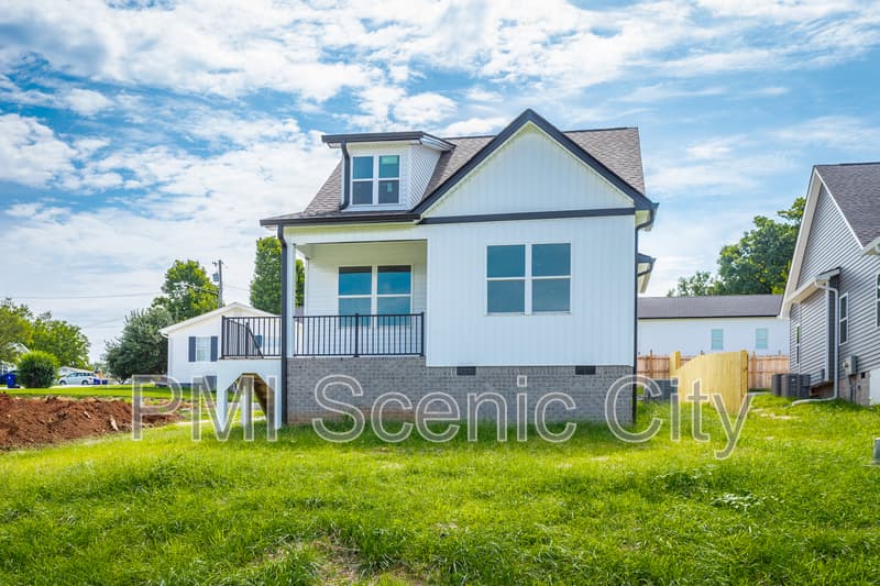 Cleveland House: 2631 Rogers Dr SE