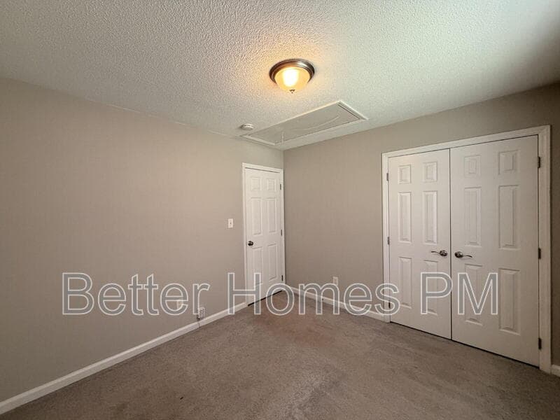 Knightdale House: 5716 Woof Place