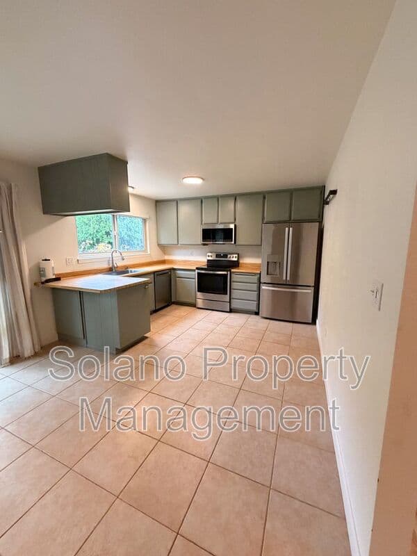Dixon House: 950 Pembroke Way