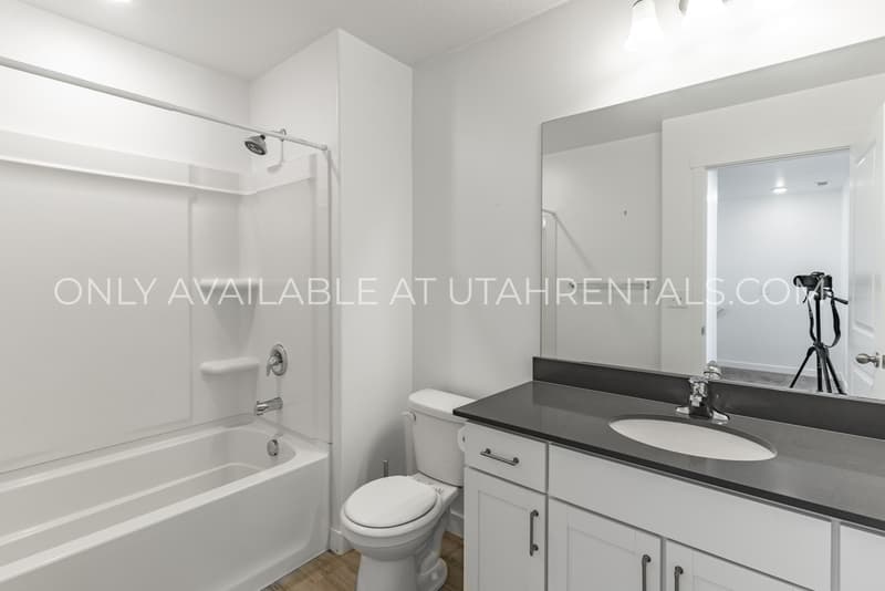 Saratoga Springs Townhome: 1139 E Hatch Row
