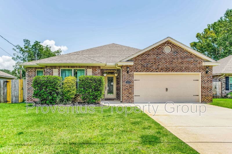 Mary Esther House: 215 Green Dr