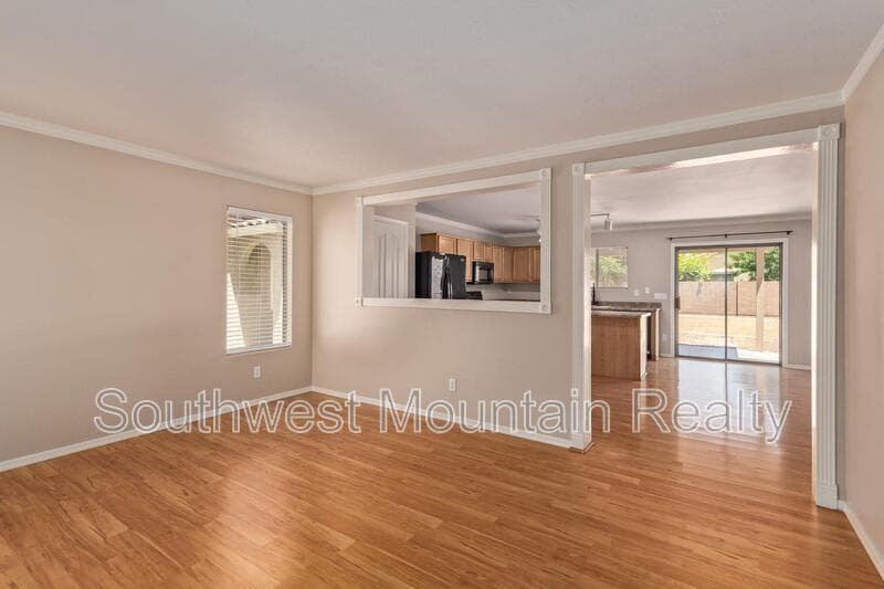 Maricopa House: 44856 W Paitilla Lane