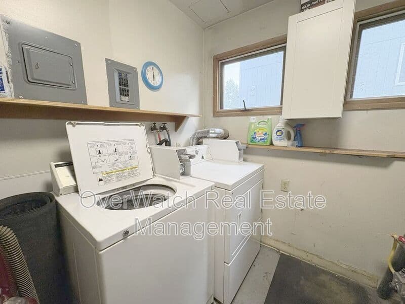 Anchorage House: 3031 W 30th Ave