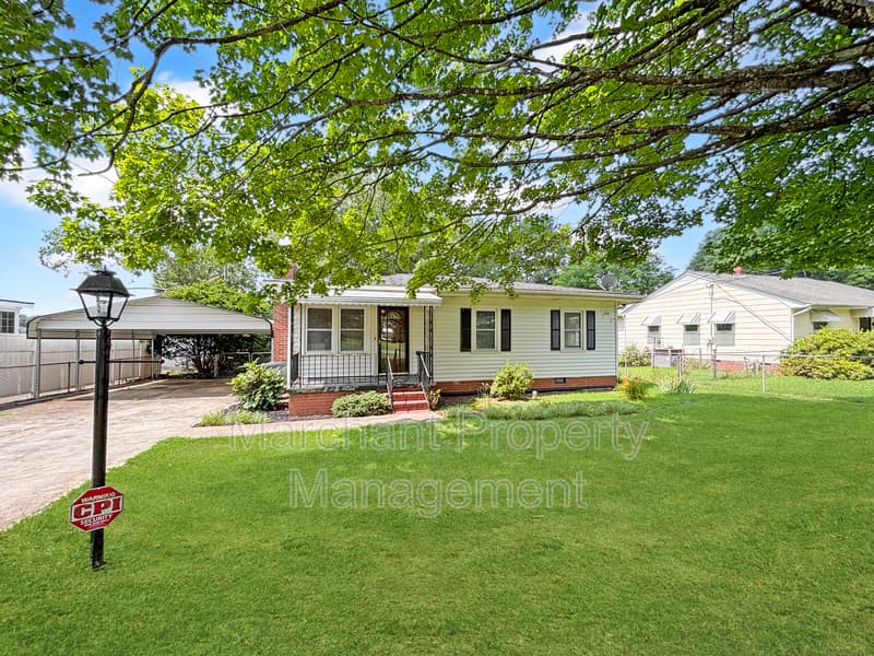 Greenville House: 22 Brownwood Drive