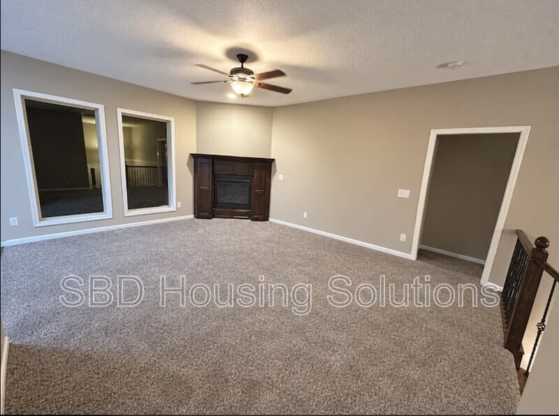 Blue Springs House: 8901 SW 8th St