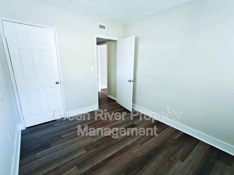 Jacksonville House: 2831 West 6th Street