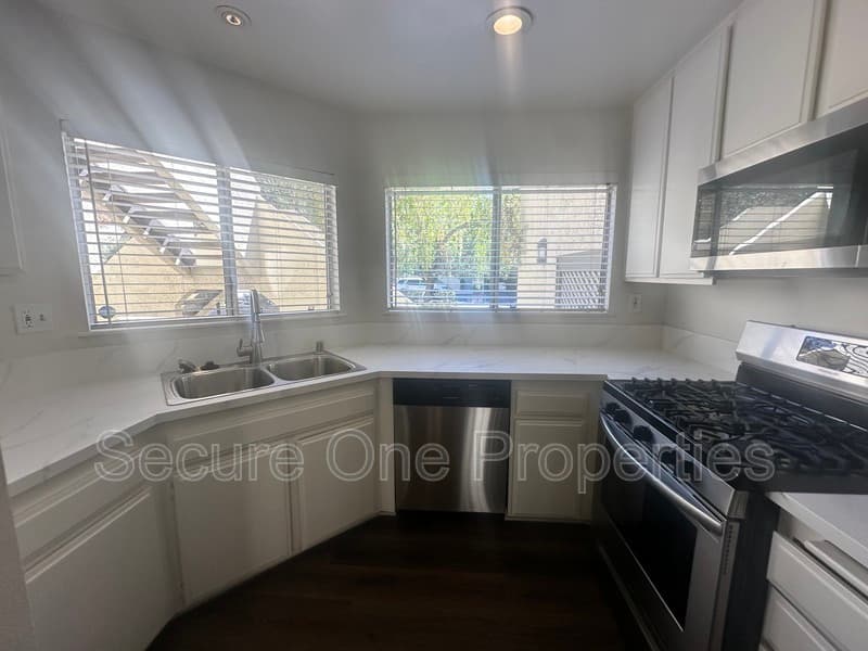 Simi Valley Condo: 3264 Darby Street