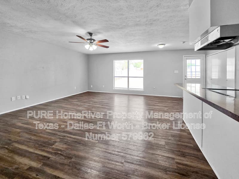 North Richland Hills House: 6905 Mid Cities Blvd