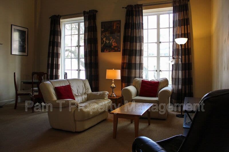 Savannah Condo: 321 Abercorn St.