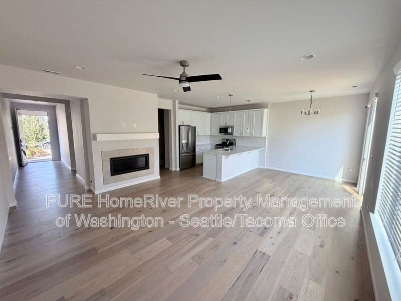 Lacey House: 5445 50th Loop SE