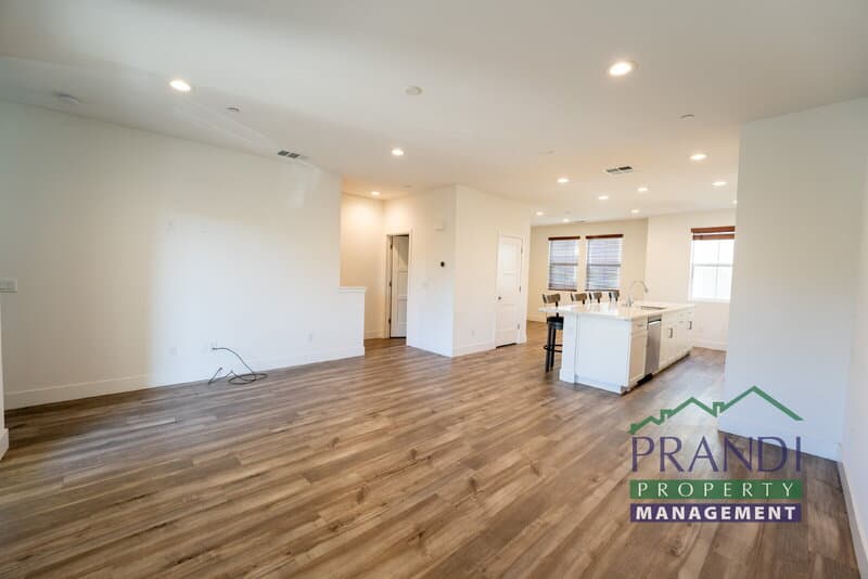 Novato Condo: 906 Rockview Rd