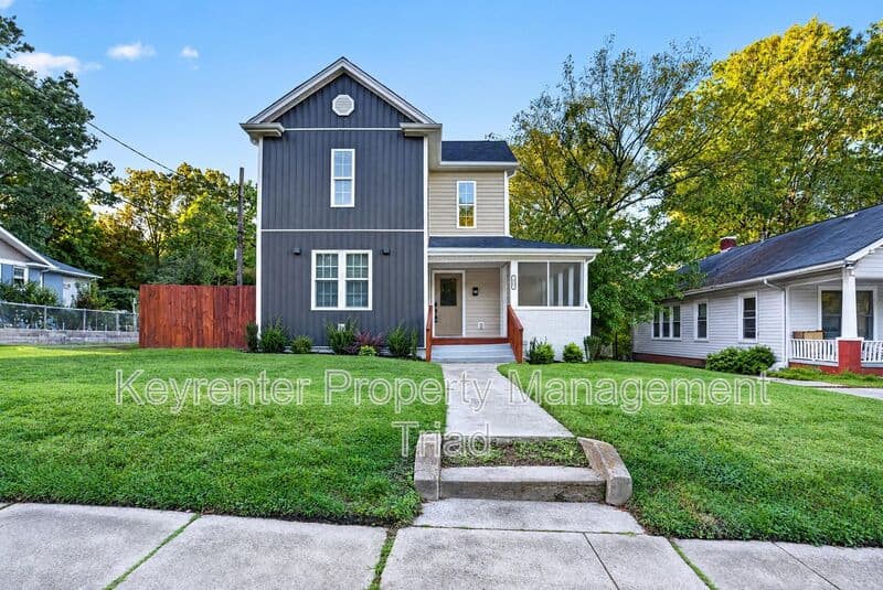 Greensboro House: 814 Douglas St