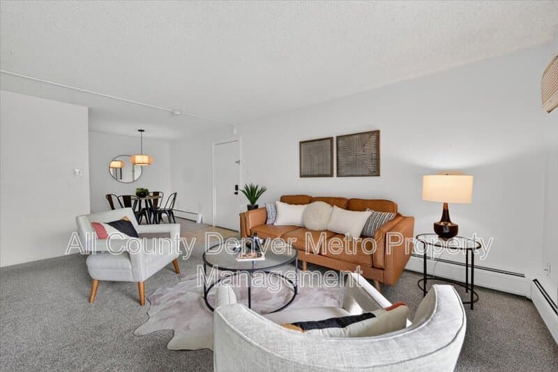 Golden Condo: 1400 Golden Circle